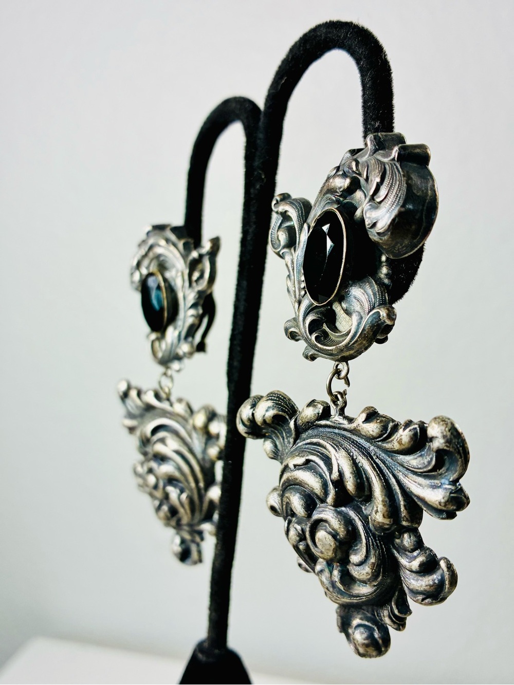 Banana Bob Baroque Scroll Drop Clip Earrings Black Faceted Cabochons 90s Runway - Picture 6 of 12